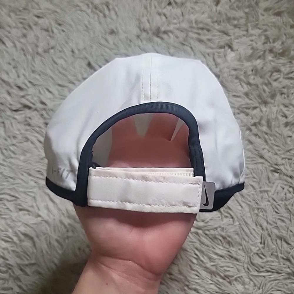 *SOLD* Nike Featherlight Dri Fit Hat Cap Baseball Hat Cap White & Black Running - Picture 3 of 10